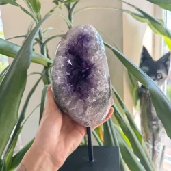Large amethyst on stand 2kg