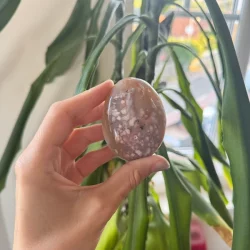 Flower agate palm stone